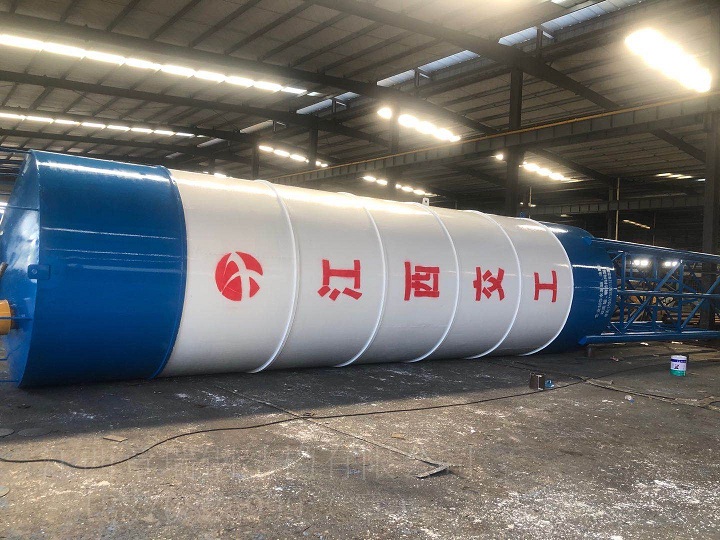 江西交工4台100水泥罐发货中